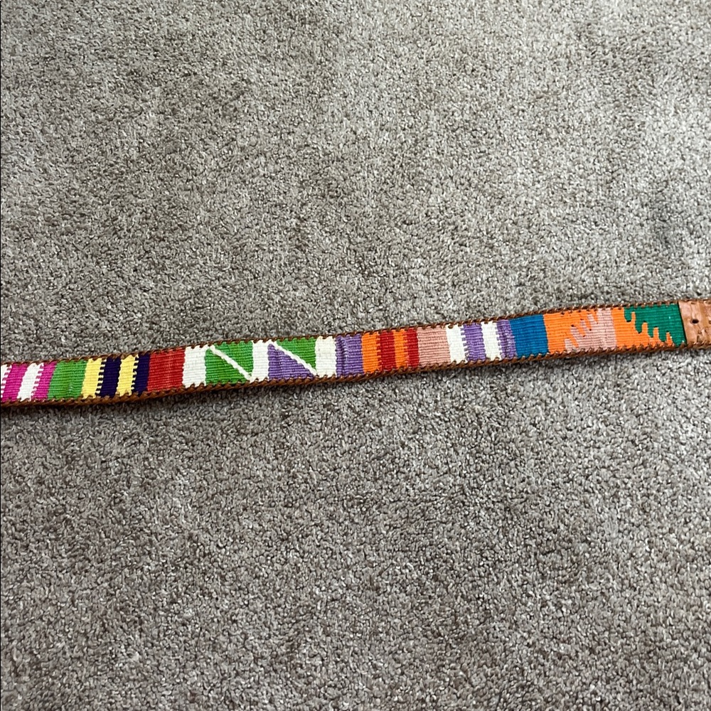 Vintage Made in Guatemala Colorful Fabric Embossed and Braided Leather 31-37 “ - Picture 4 of 16